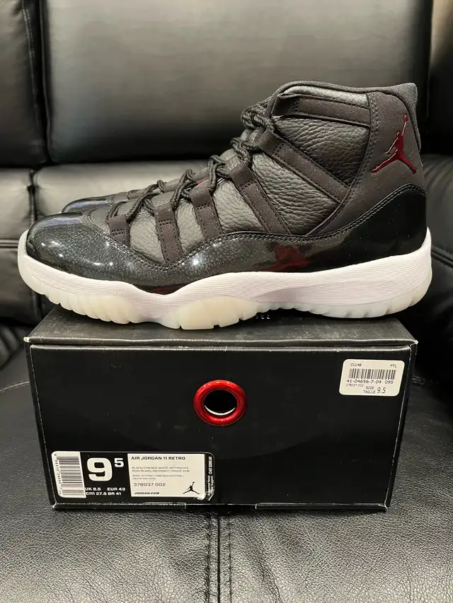 Air Jordan 11 Retro • 72-10 • Size 9.5 in Men's Shoes in City of Toronto - Image 2