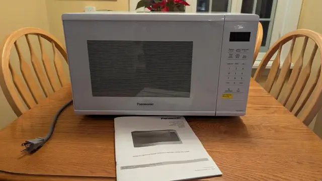 Excellent condition white Panasonic microwave for sale in Microwaves & Cookers in Peterborough - Image 2