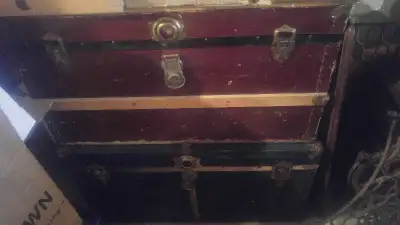 Vieux coffre ancien rangement vintage antique, View more