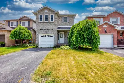 The 2-storey link house offers a functional floor plan with 1 garage space and 2 driveway parking sp...