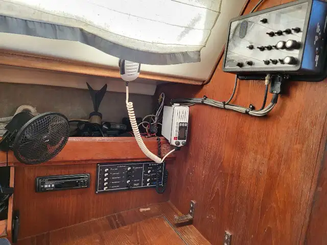 1985 Sailboat - Hunter 28.5 in Sailboats in City of Toronto - Image 5