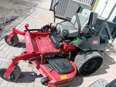 Toro 60" Z Master Series 5000 Commercial Zero Turn Tweels airless wheels. 25hp Kohler engine Side di...
