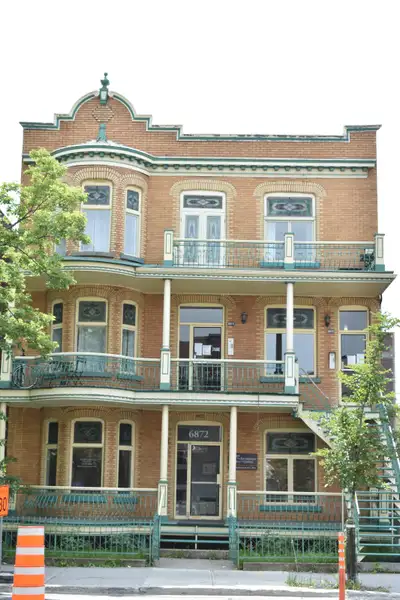 Montréal - Petit studio TOUT COMPRIS ET TOUT MEUBLÉ