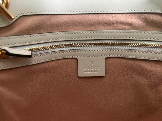 PADLOCK GUCCI MEDIUM SHOULDER BAG Beige/GG canvas white leather in Women's - Bags & Wallets in Oakville / Halton Region - Image 3