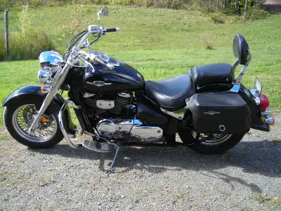 05 Suzuki Boulevard all black and chrome with 54503 km inspected with papers good tires battery oil...