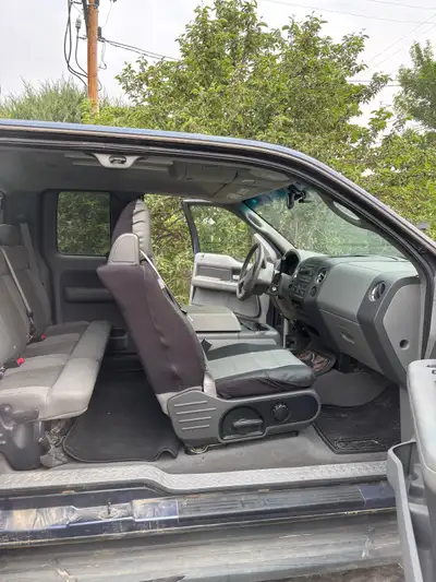 2004 F150..281,000 kms..5.4L engine. A/T/C.. pw,pl. ext cab. Comes with original rims and mags. Truc...