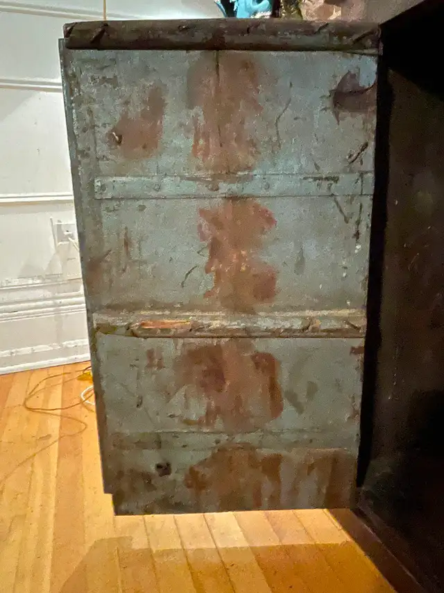 Rustic Industrial Cabinet with Antique Doors (Reclaimed Wood) in Hutches & Display Cabinets in City of Montréal - Image 6