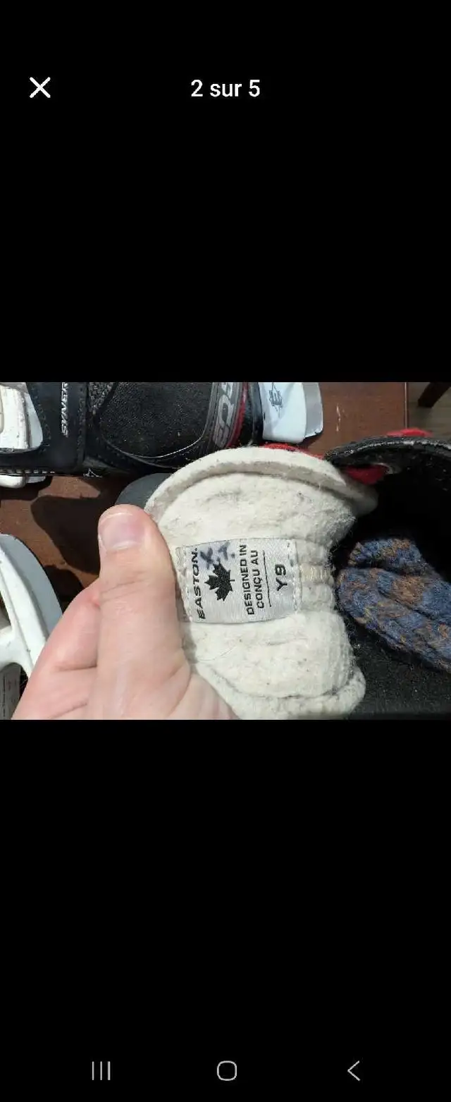 2 children's hockey skates62854390828289121