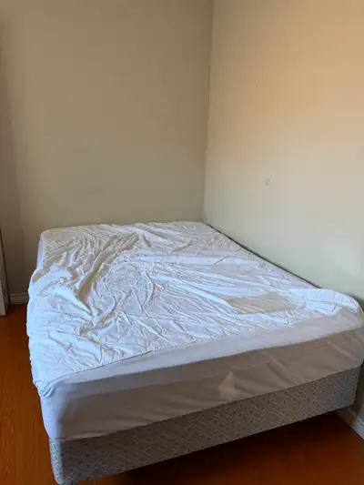 Private Bedroom for Rent $800/Month House with 5 other roommates. This is a mix of male and female h...