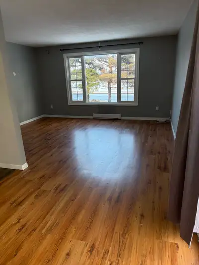 3 Bedroom Apartment • Upper Level of Duplex • Washer & Dryer Hook ups •Renovated Bathroom •All New W...
