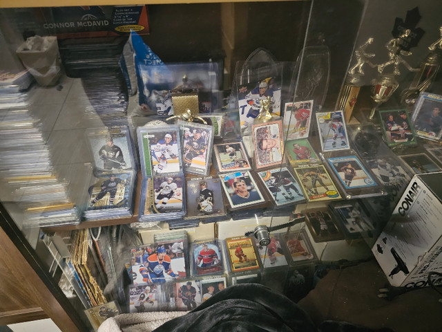 Hockey cards 80s and up for sale in Arts & Collectibles in Woodstock - Image 2