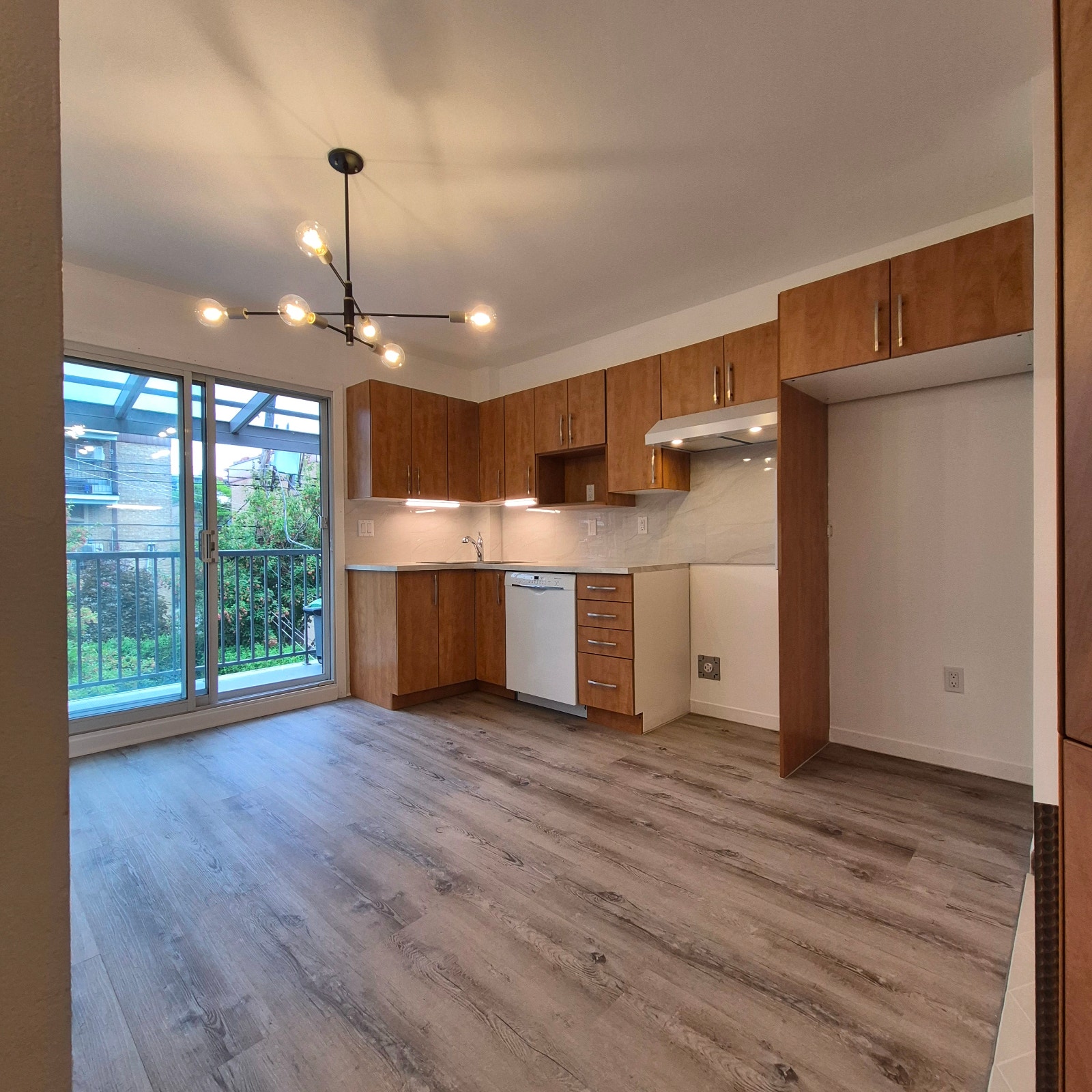 À louer 41/2 rénové Mercier ouest — photo 1