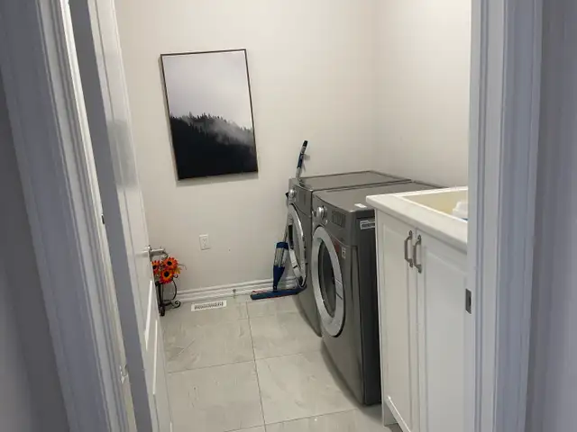 Two  Bedroom Available for Rent in Room Rentals & Roommates in Oakville / Halton Region - Image 7