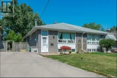 Bright 3-Bedroom Main Floor for Rent – Family Only | DVP/401 Spacious and well-lit 3-bedroom main-fl...