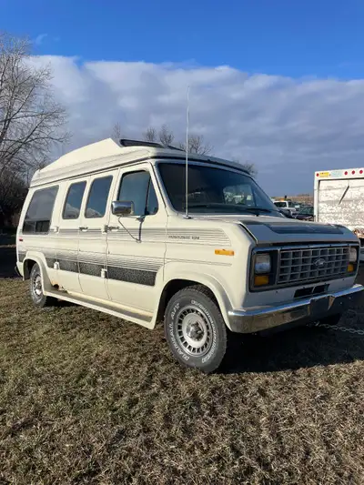 1988 Ford Econoline 150 raised roof travel van. Needs fuel pumps and gas tanks for it to run. 302 en...