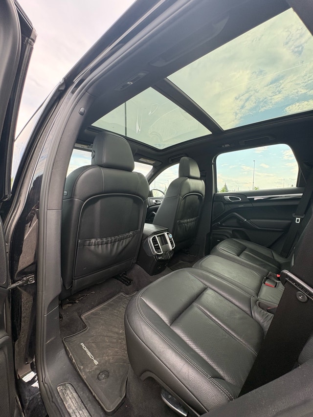 2011 Porsche Cayenne S V8 — Loaded — No Rust — photo 5