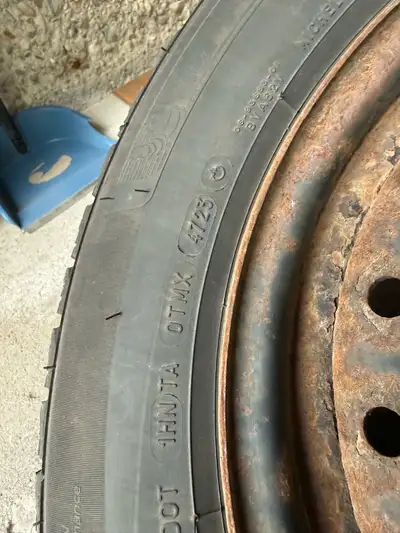 Used for 2 seasons - Michelin X-Ice winter tires - manufactured date is 47th week of 2023 - size 195...