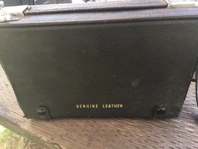 Various vintage portable radios in General Electronics in Oshawa / Durham Region - Image 3