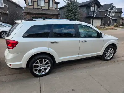 For sale 2017 Dodge journey GT, 7 seats,fully loaded, AWD, keyless entry, push bottom start, leather...