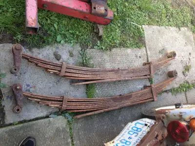 set of 2 heavy duty van or light truck leaf springs, came from the rear wheel assembly GMC RV Mobile...