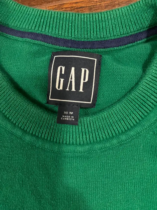 Gap men’s XS crewneck sweater, cotton, green striped  in Men's in Oshawa / Durham Region - Image 3