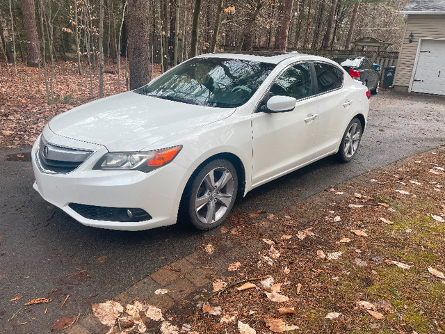 Acura ILX 2013 Blanc dans Autos et camions  à Ouest de l’Île