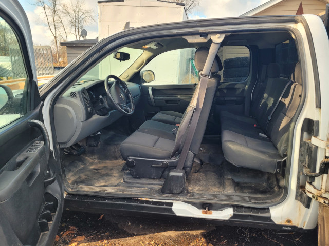 2013 Chevy Silverado Ext Cab 4x4 for Sale in Trenton in Cars & Trucks in Trenton - Image 3