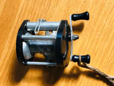Vintage Fishing Reel S-8 Japan, View more