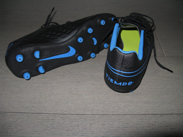 Nike Men's Tiempo Soccer Cleats Shoes New free shin pads in Soccer in Mississauga / Peel Region - Image 2
