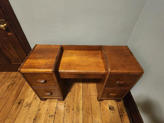 Vintage Work Desk in Desks in Brantford - Image 2