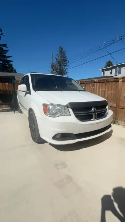 Selling my 2016 Dodge Grand Caravan Crew Plus with 148,351 km. Runs and drives well, spacious and co...