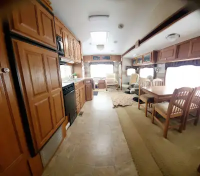 305RL XL made by Triple E in Canada. In mint condition. Interior is like new. Exterior shows very li...
