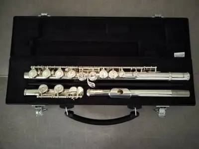 Yamaha Flute – Trusted Brand, Great Sound + case!, View more