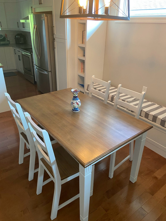 $450 ~~ Like New Kitchen Table ~~ $450 in Dining Tables & Sets in Owen Sound