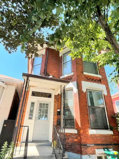 Executive unit with modern and character touches. MUST SEE!