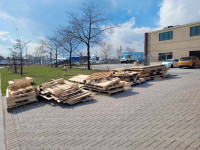 Free scrap wood! flat cardboard! pickup no holds CURBSIDE 24 / 7