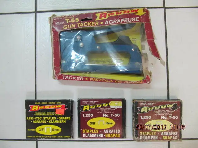 Vintage Blue Arrow T-55 Gun Tacker & 3000+ Staples XCond Cir1985 in Arts & Collectibles in Mississauga / Peel Region - Image 2
