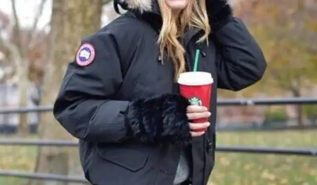 Canada Goose XXS Bomber in Women's - Tops & Outerwear in City of Toronto - Image 8