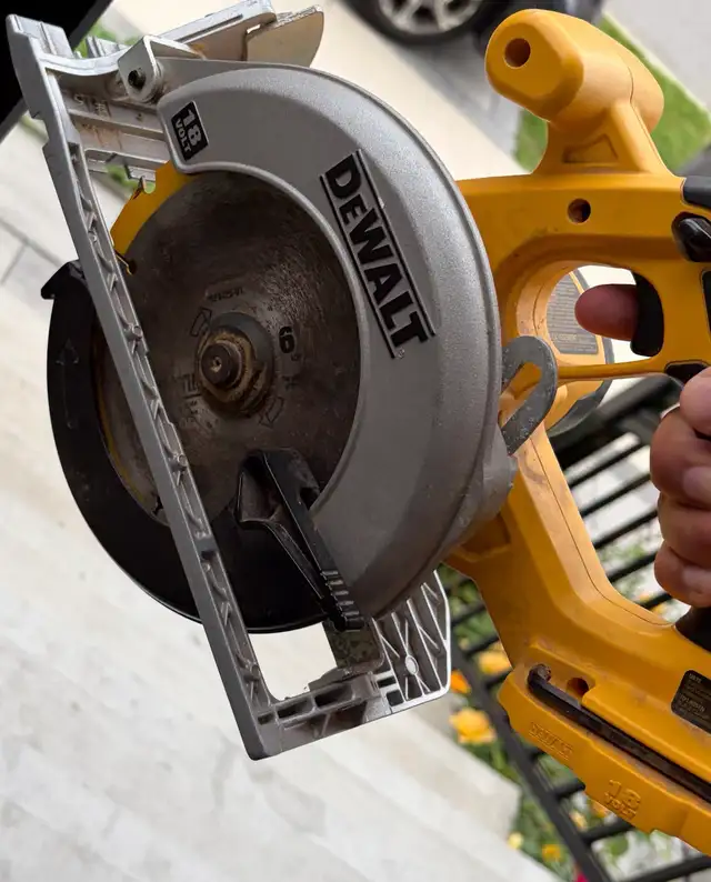 dewalt 18V circular saw  in Power Tools in Markham / York Region - Image 2