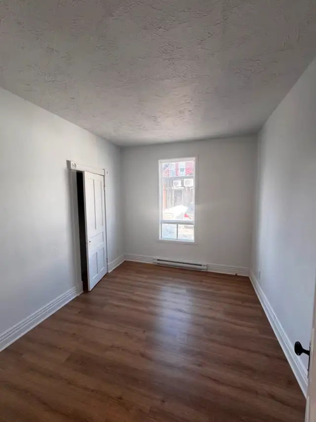 Grand 7 1/2 avec 3-4 chambres entièrement renové in Long Term Rentals in Trois-Rivières - Image 6