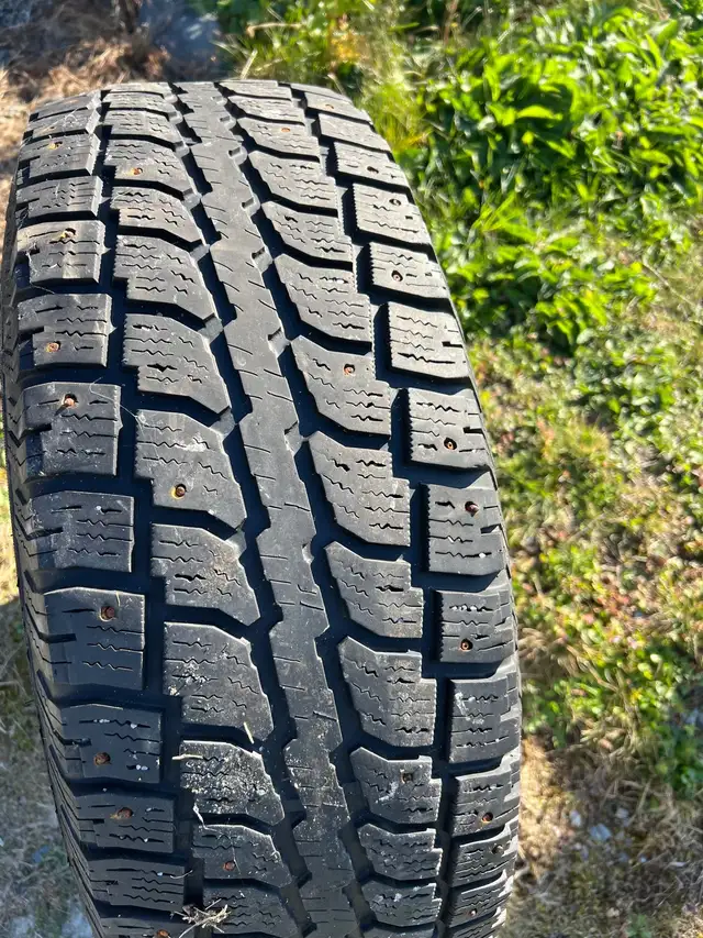 Winter cat snow groove tires on rims 265/75/17  in Tires & Rims in Dartmouth - Image 4