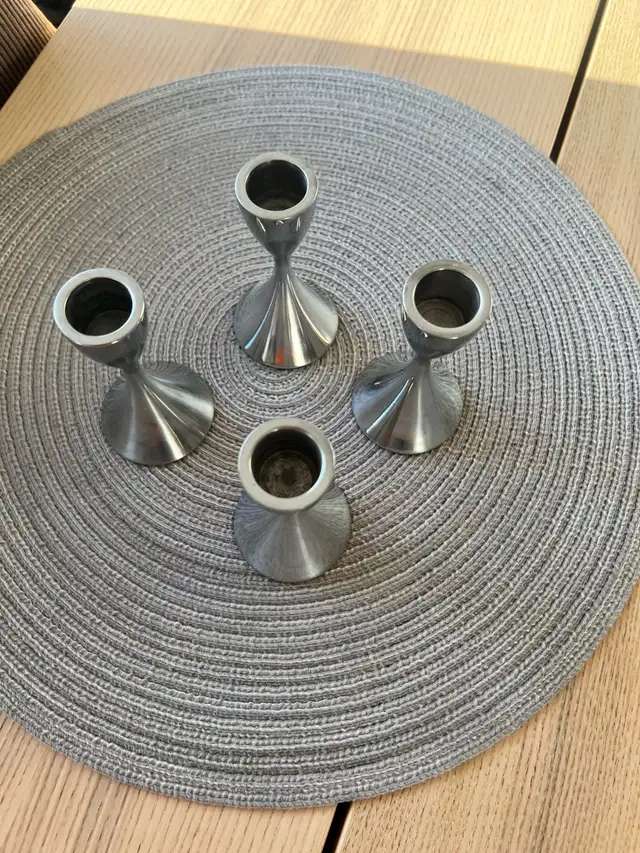 2 SETS OF CANDLE HOLDERS62864365951362123