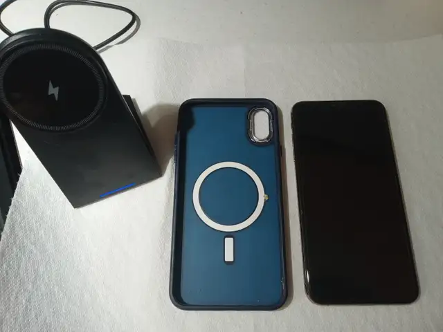 Iphone XS Max bundle in Cell Phones in Ottawa - Image 2