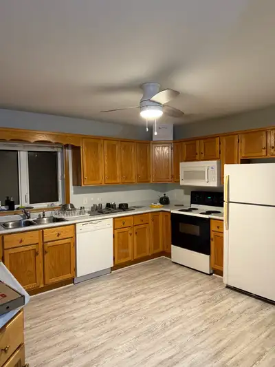 Room for rent in sharing for girl