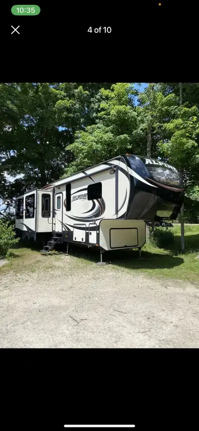 FOR SALE: 2015 Keystone Alpine 3010RE Fifth-Wheel Camper Luxury. Comfort. Adventure — All in One. If...