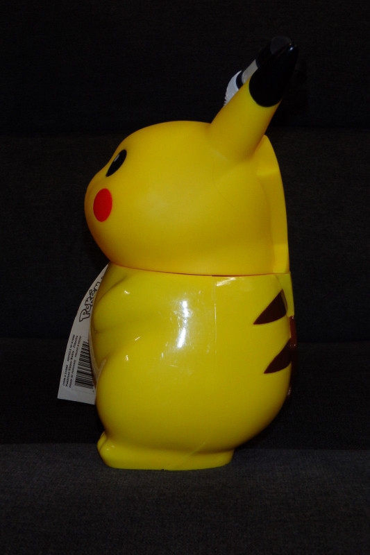 Nintendo Pokemon Sipper Bottle Cup Pikachu NEW 1998 Rare 8 inch in Arts & Collectibles in Kitchener / Waterloo - Image 3