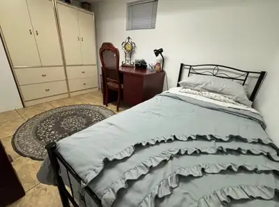 Private Bedroom for Rent – Female Only For one person only  Safe, quiet neighborhood near Wilson Hei...