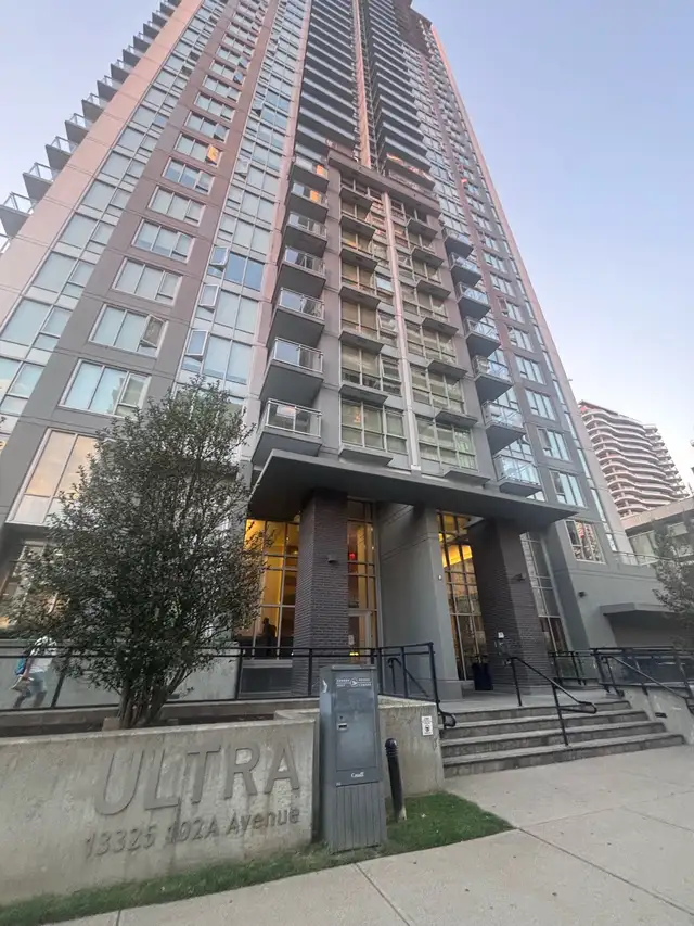 Ultra Living - Studio condo with insuite laundry 