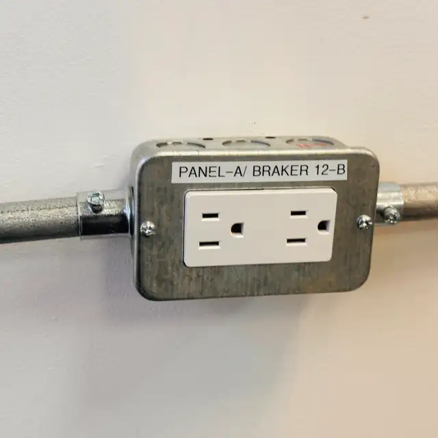 ELECTRICIAN 65734920632449123