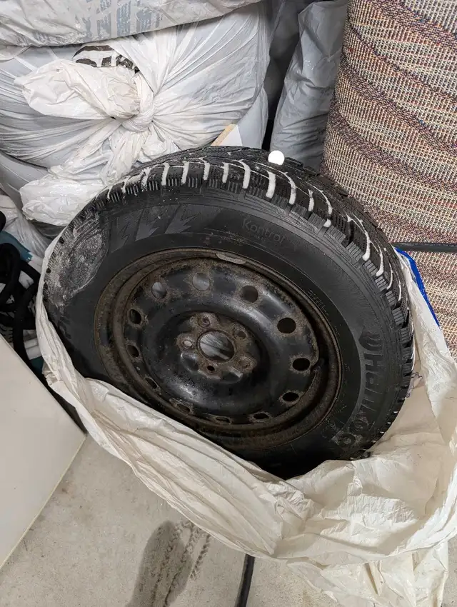Hankook winter Pike tires 205/65R16 on steel rims in Tires & Rims in Oshawa / Durham Region - Image 2